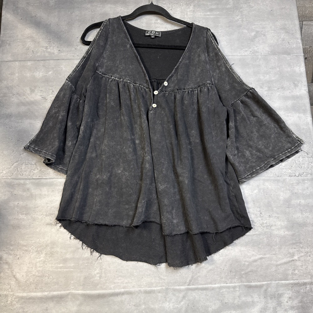 POL dark gray, acid-washed V-neck peplum top Cold Shoulder Raw Hem Small